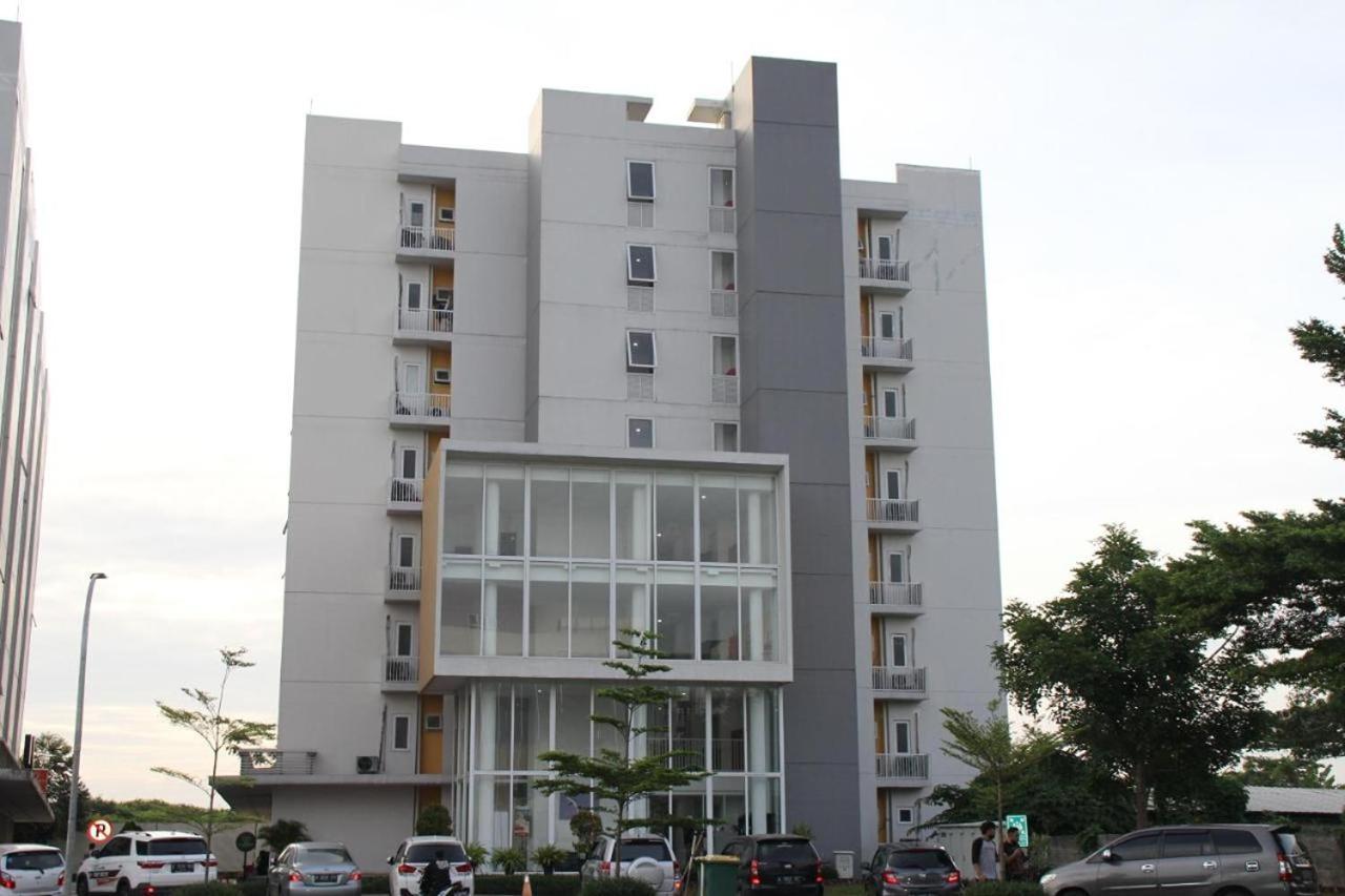 Barata Hotel Near Bandara Soekarno Hatta Tangerang Esterno foto
