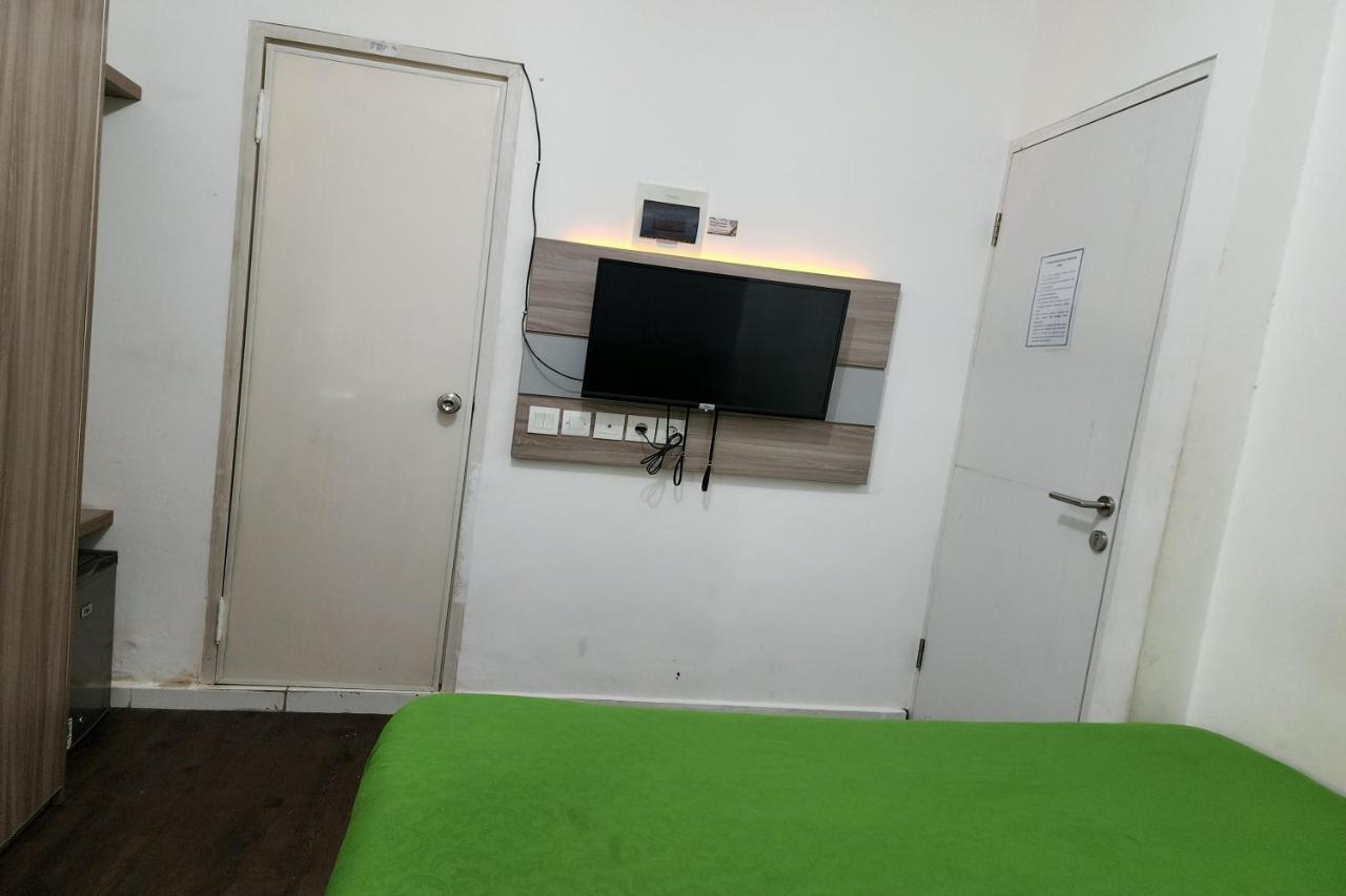 Barata Hotel Near Bandara Soekarno Hatta Tangerang Esterno foto