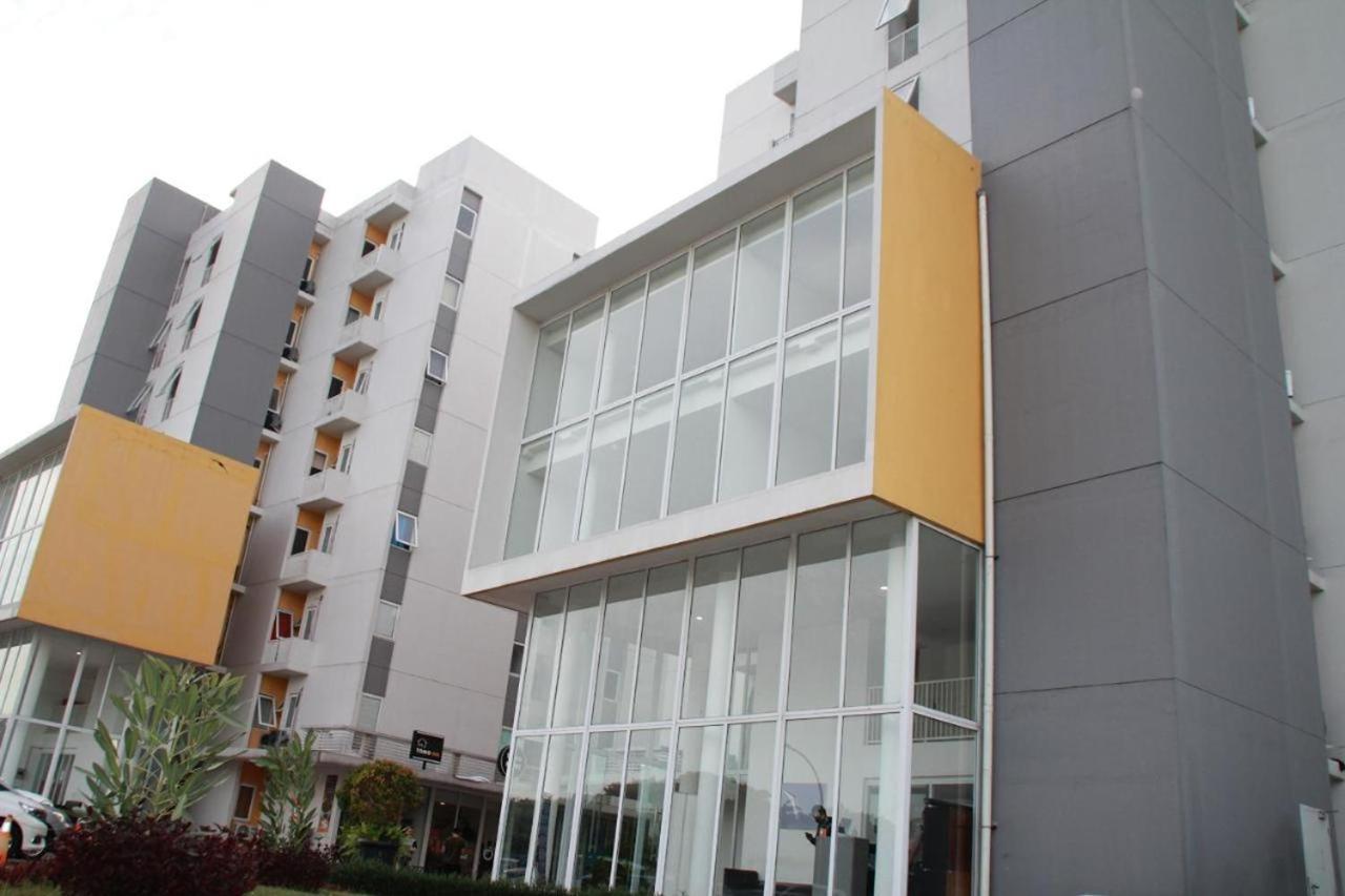 Barata Hotel Near Bandara Soekarno Hatta Tangerang Esterno foto