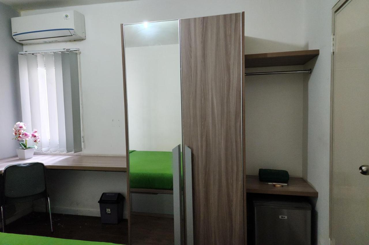 Barata Hotel Near Bandara Soekarno Hatta Tangerang Esterno foto